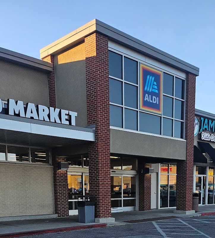 Aldi University Dr storefront